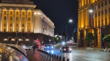 Low-light video samples, Galaxy Z Flip7: 2x - Samsung Galaxy Z Flip7 FE vs. Galaxy Z Flip7