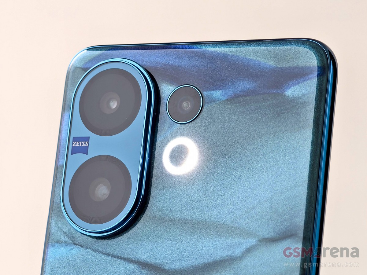 vivo V60 hands-on