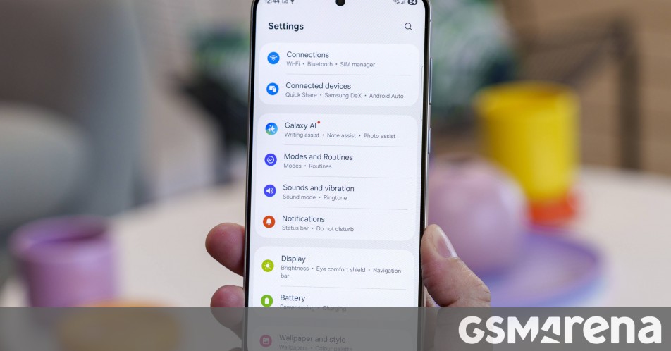 Samsung Galaxy S25 FE receives its first update, here's what's new
