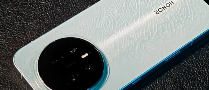 Live images of Honor Magic8 in Sky Blue Glaze edition emerge