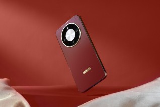 Honor X9d in Reddish Brown and Sunlight Gold