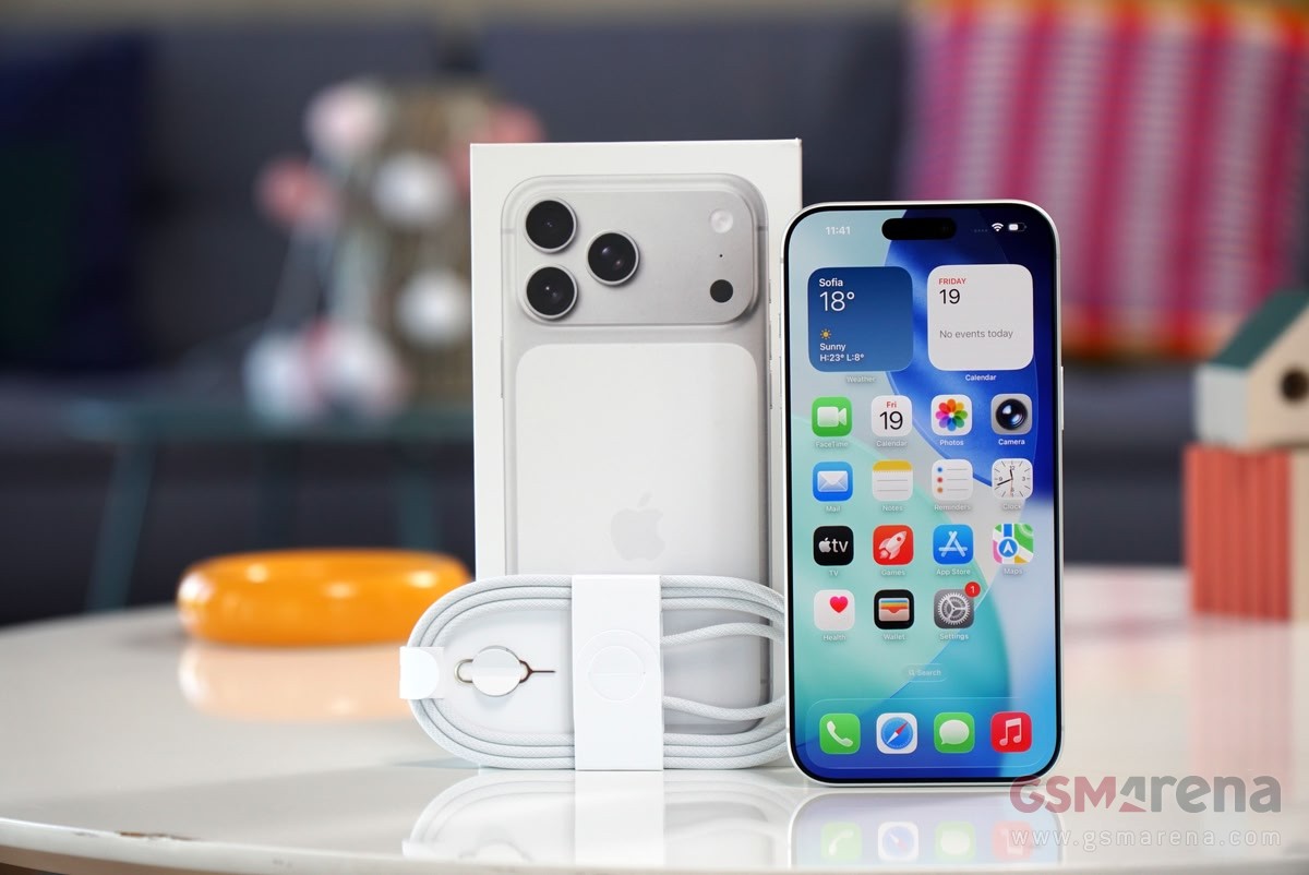 No, there’s no charger included in the retail package
