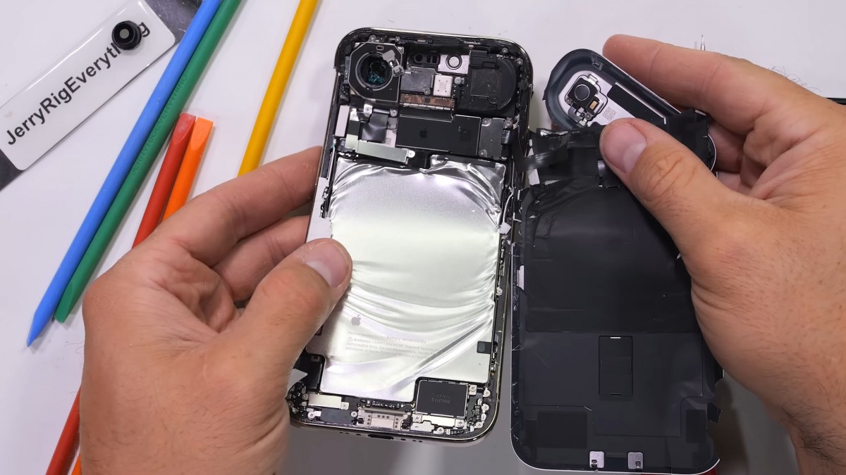 The iPhone air tierdown shows more of complex interior design
