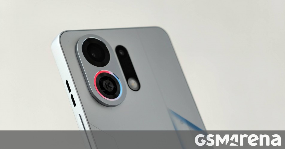 Oppo K13 Turbo Pro hands-on: a 7,000 mAh battery phone with a built-in cooling fan