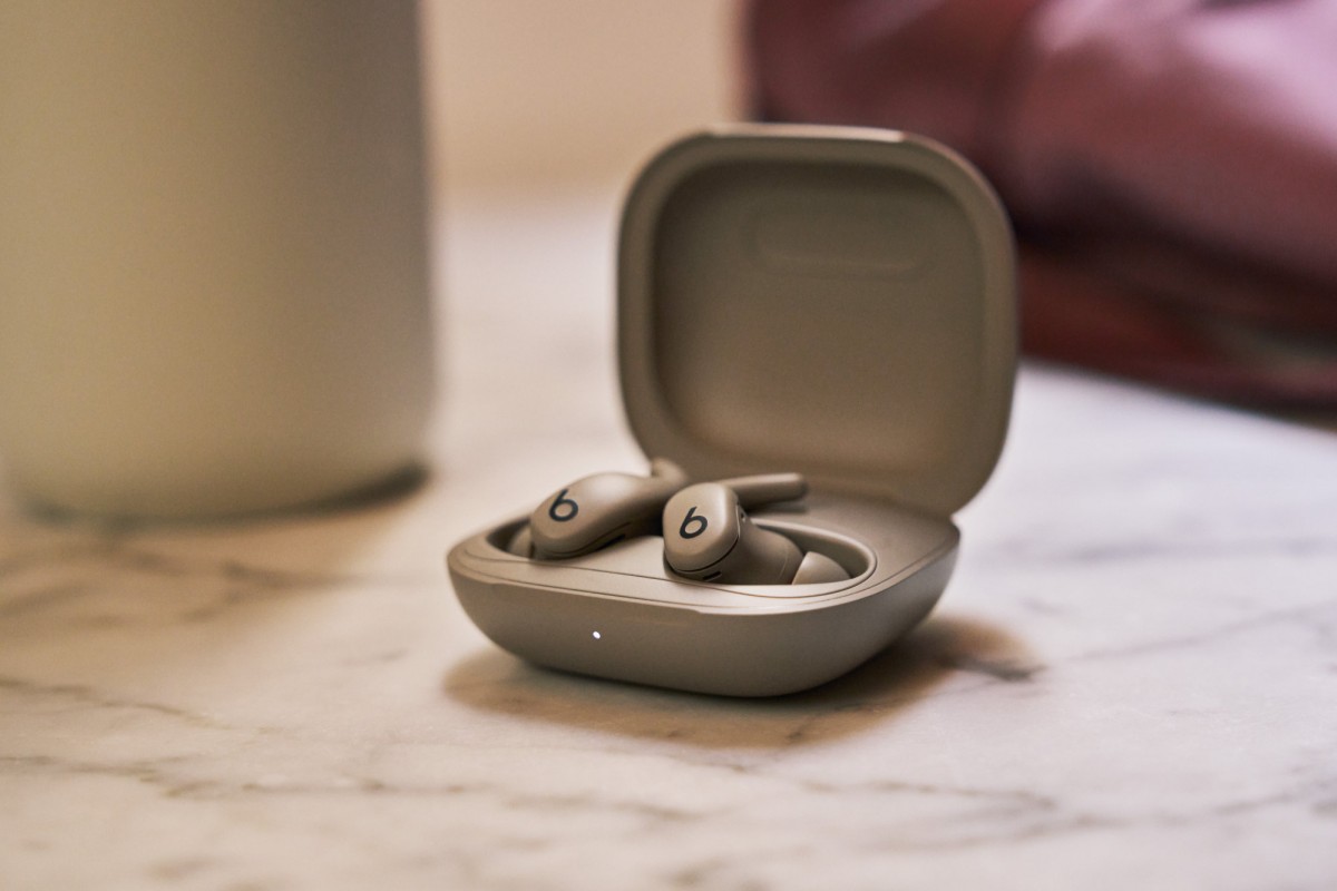Beats, kanat uçlu tasarımlı Powerbeats Fit'i piyasaya sürdü