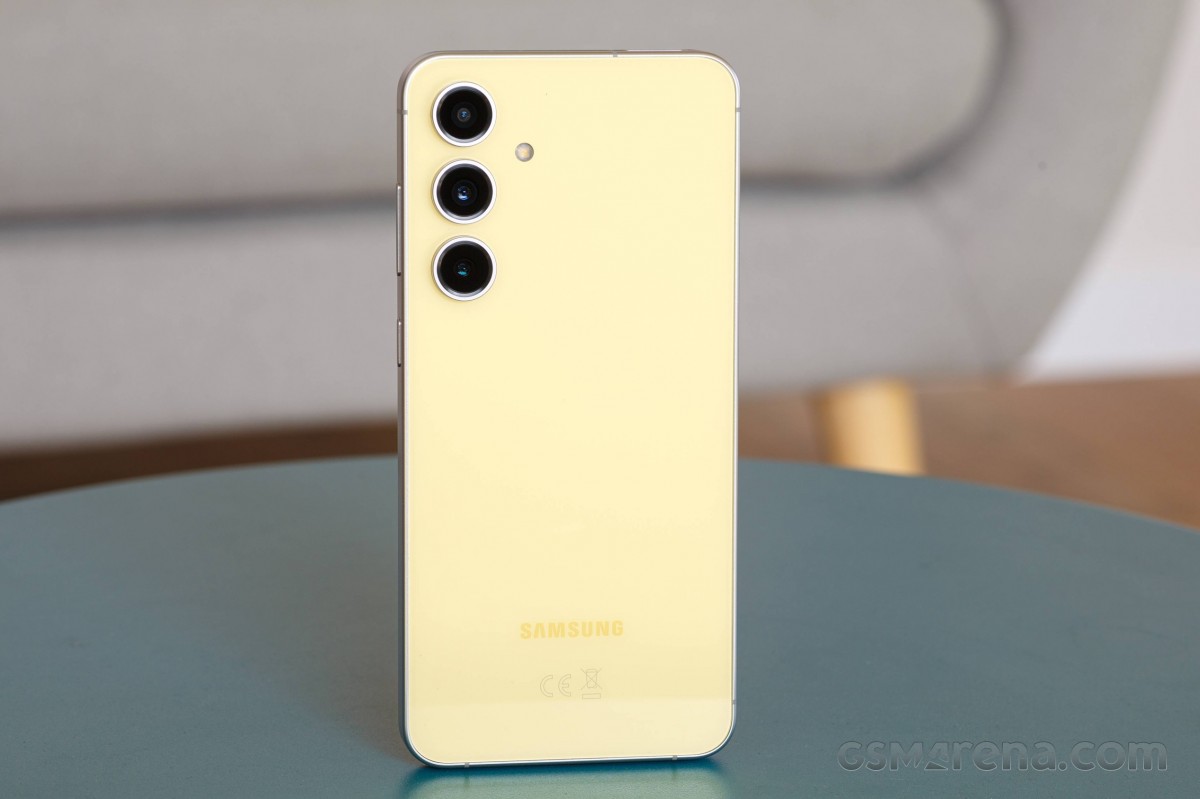 Samsung Galaxy S24 FE is receiving the One UI 8 stable update