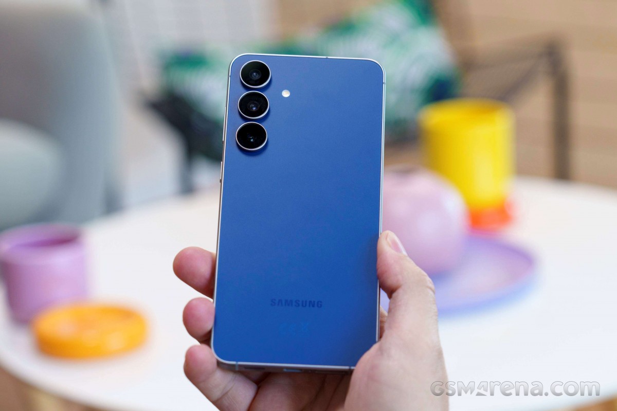 Samsung Galaxy S25 FE in for review