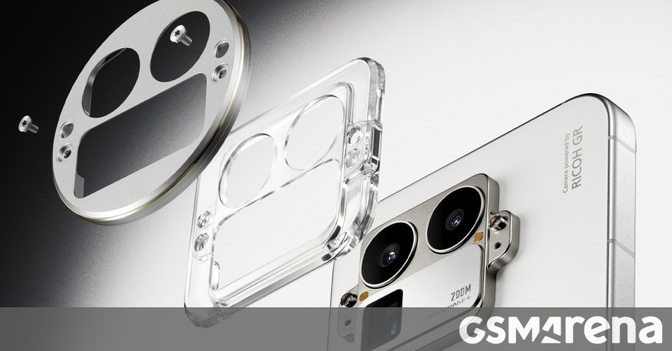 Check out the Realme GT 8 Pro and its interchangeable camera housing