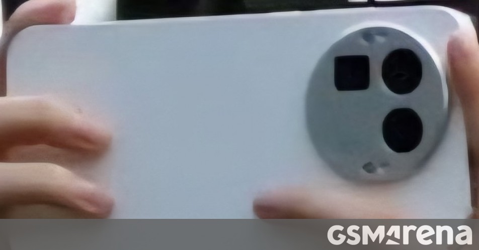 Realme GT 8 Pro leaks again in a live photo, along with key specs