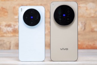 vivo X300 and the X300 Pro side-by-side