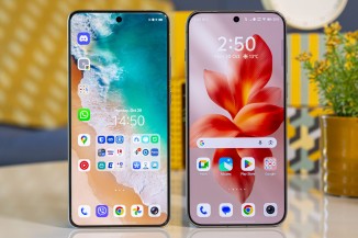 Vivo X300 Pro on the left and X200 Pro on the right