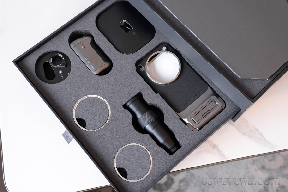 vivo X300 Pro Photographer Kit with telephoto extender hands-on