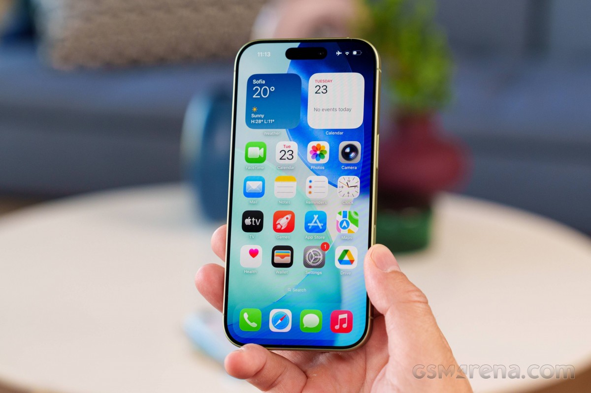 Infinium tech | Graphics designing company Apple projected to overtake Samsung as global smartphone shipment leader