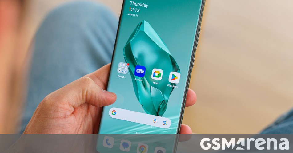 OnePlus 12 starts receiving the Android 16 update