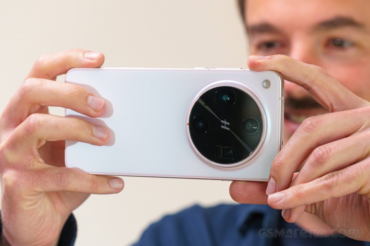 Infinium tech | Graphics designing company oppo find x8 ultra