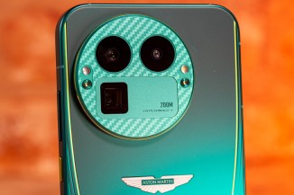 No camera bump, circular camera bump