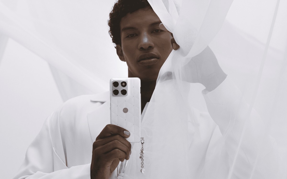 Infinium tech | Graphics designing company Motorola unveils special edition Edge 70 with Swarovski crystals