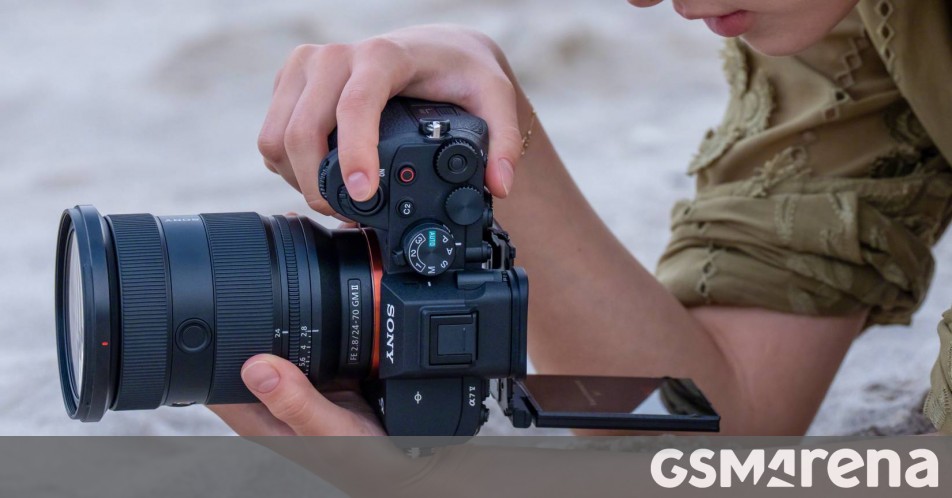 Sony's 7 V brings 33MP partially-stacked sensor, AF and video improvements