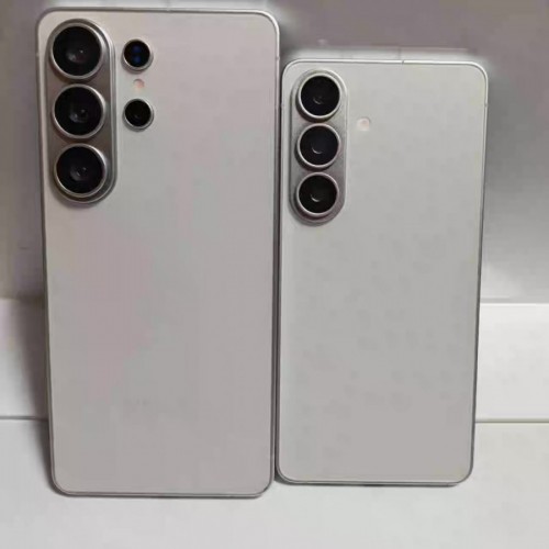 Galaxy S26 Ultra and Galaxy S26 dummy units