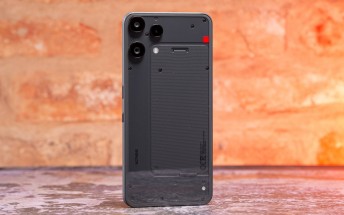 Nothing removes controversial lock screen ads, but there's a catch