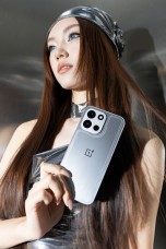 OnePlus Turbo 6 in ''Chasing Light Silver''