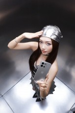 OnePlus Turbo 6 in ''Chasing Light Silver''