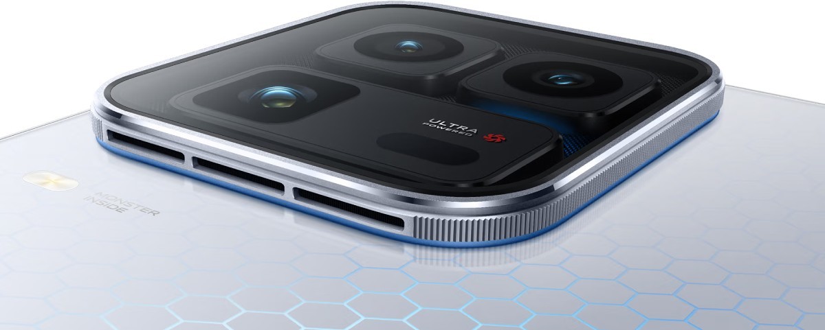 The iQOO 15 Ultra has 50+50+50MP rear and 32MP front cameras