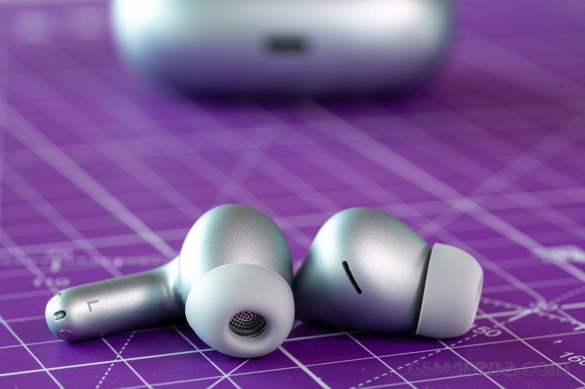 Redmi Buds 8 Pro unboxing and hands-on