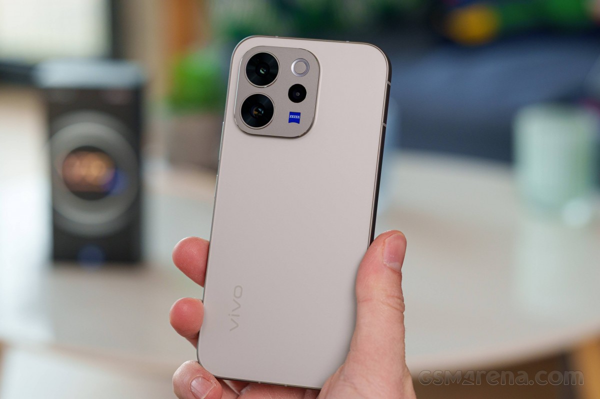 vivo V70 in for review