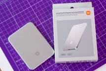 Xiaomi UltraThin Magnetic Power Bank 5000 15W on an iPhone 17 Pro