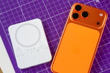 Xiaomi UltraThin Magnetic Power Bank 5000 15W on an iPhone 17 Pro