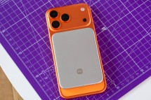 Xiaomi UltraThin Magnetic Power Bank 5000 15W on an iPhone 17 Pro