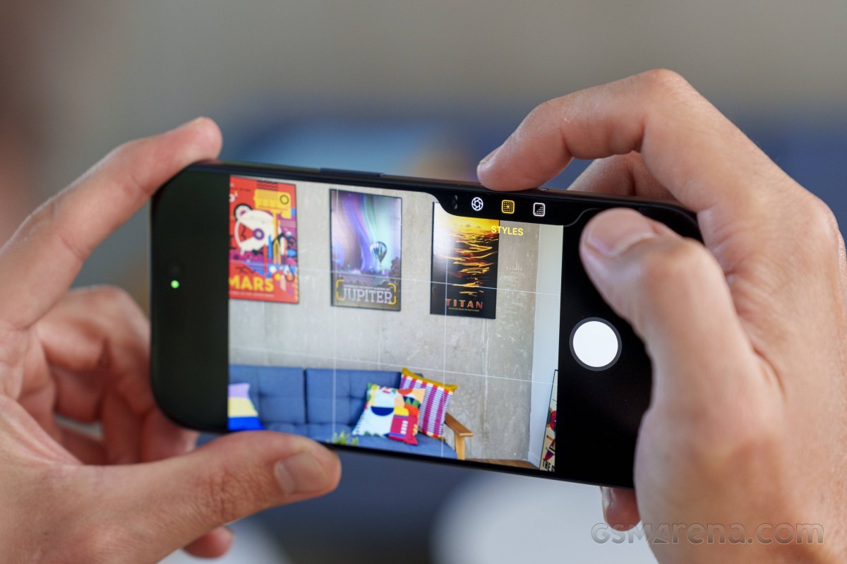 कैमरा अनुभव को बेहतर बनाने के लिए Apple पिछले साल लक्स ऑप्टिक्स के साथ अधिग्रहण की बातचीत कर रहा था