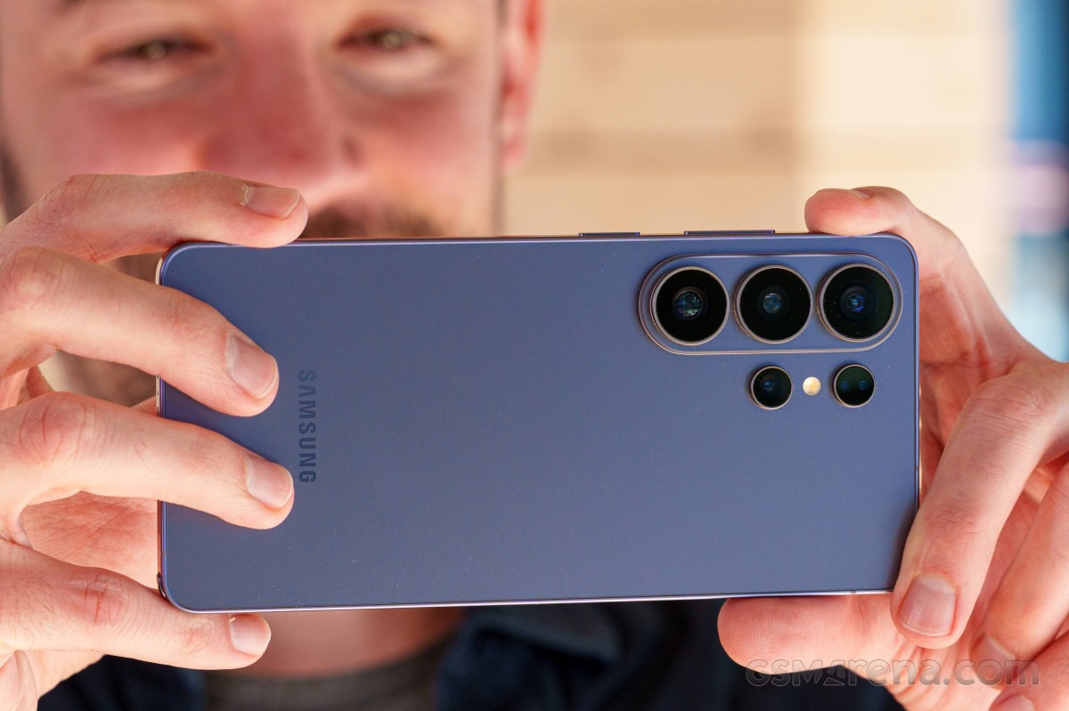 सैमसंग गैलेक्सी S26 अल्ट्रा और iPhone 17 प्रो सीरीज़ ने MWC में GLOMO पुरस्कार जीते