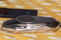 आपके वायरलेस चार्जर के लिए एक रेसकार धारक