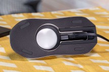 आपके वायरलेस चार्जर के लिए एक रेसकार धारक