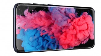 The Edge 70 Fusion features a quad-curved 6.78” OLED display