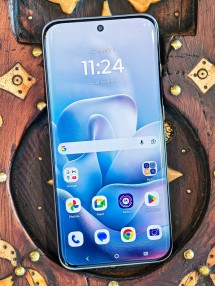 एज 70 फ्यूज़न में क्वाड-कर्व्ड 6.78” OLED डिस्प्ले है