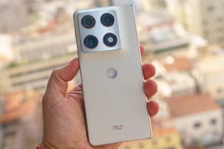 The Razr Fold in the hand