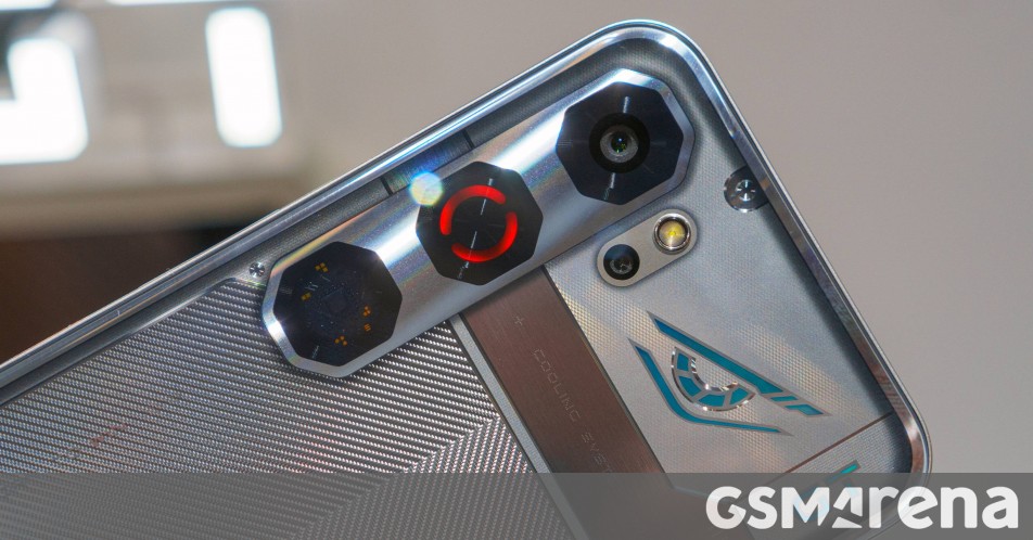 Hands on with the nubia Neo 5 GT: it has a fan and RGB, but what is this chipset?