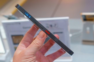 Flat design with a 6,210mAh battery inside