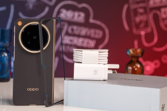 ओप्पो फाइंड एन6 को अनबॉक्स करना