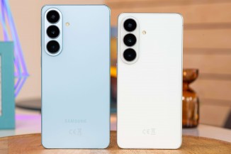 सैमसंग गैलेक्सी S26+ गैलेक्सी S26 के बगल में है