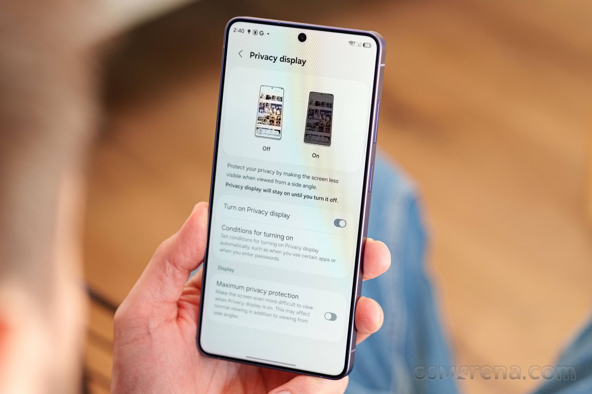 We examine the privacy display of the Samsung Galaxy S26 Ultra
