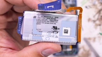 The two battery cells inside the Galaxy Z Flip7