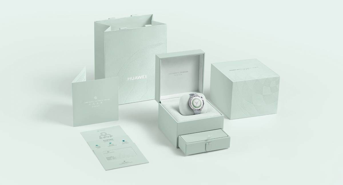 The Huawei Watch Ultimate Star Diamond Edition comes in a bespoke package