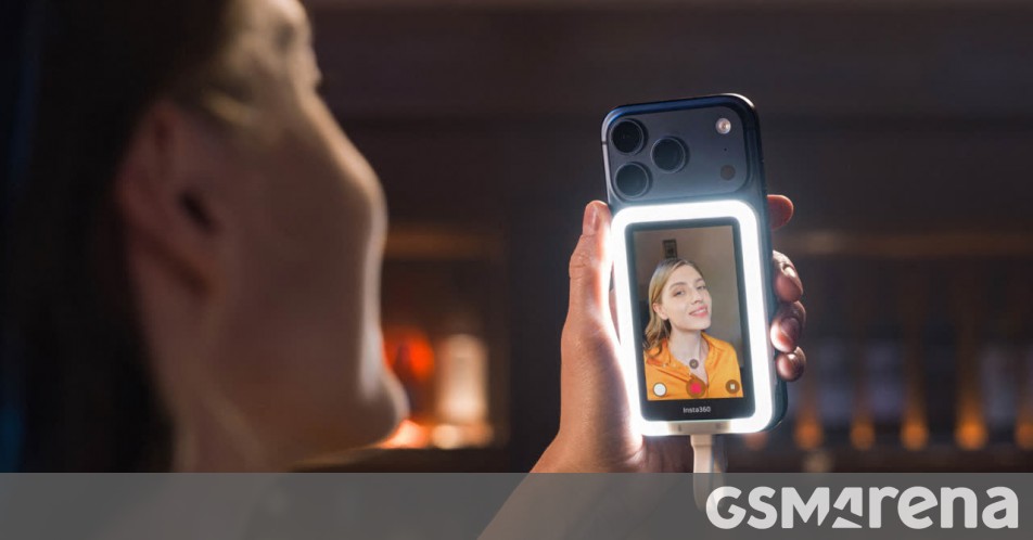 Insta360 Snap adds a magnetic touchscreen viewfinder to your phone