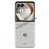 Motorola Razr 70 in Pantone Bright White