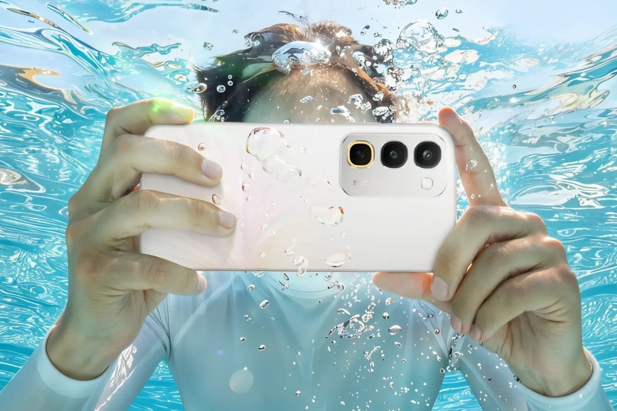 Realme C100 4G debuts with 8,000mAh battery and IP69K rating 