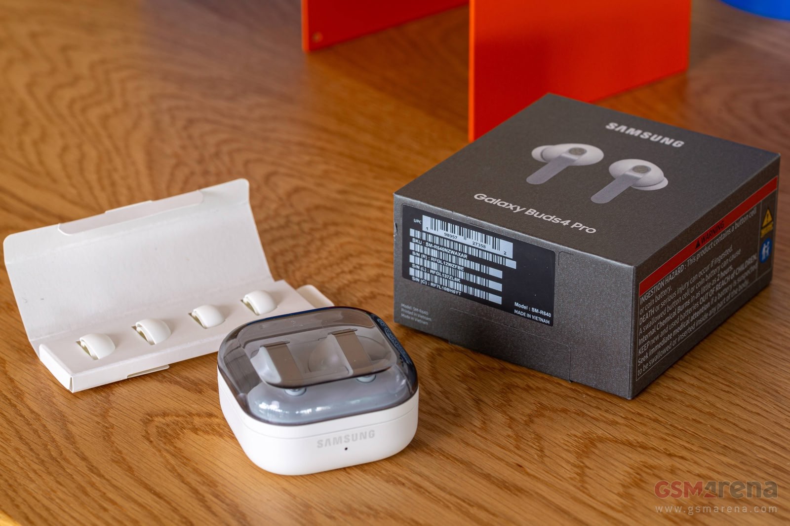 The Samsung Galaxy Buds4 Pro come with just the basics